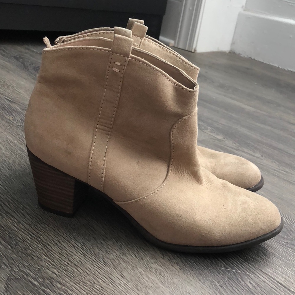 Old Navy tan Booties